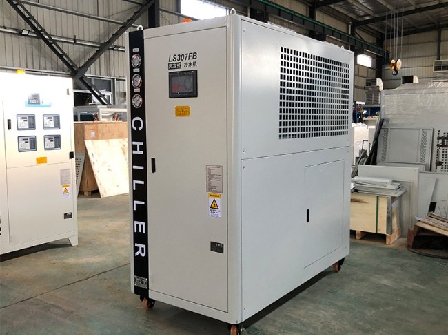 客戶100KVA焊接機(jī)器人多臺(tái)，引入機(jī)器人冷水機(jī)LS307FB，質(zhì)量更穩(wěn)定